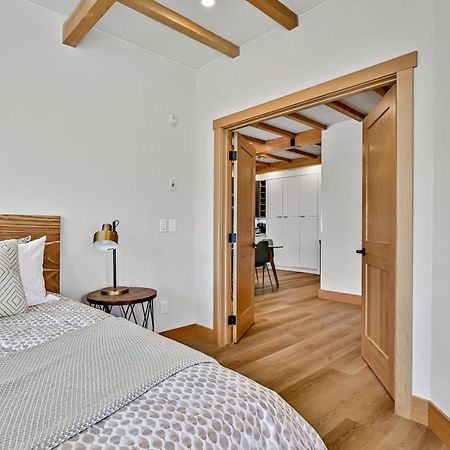 Ravens Crest Lodge - Stunning Views Perfectly Located On Main Street Canmore Exterior foto