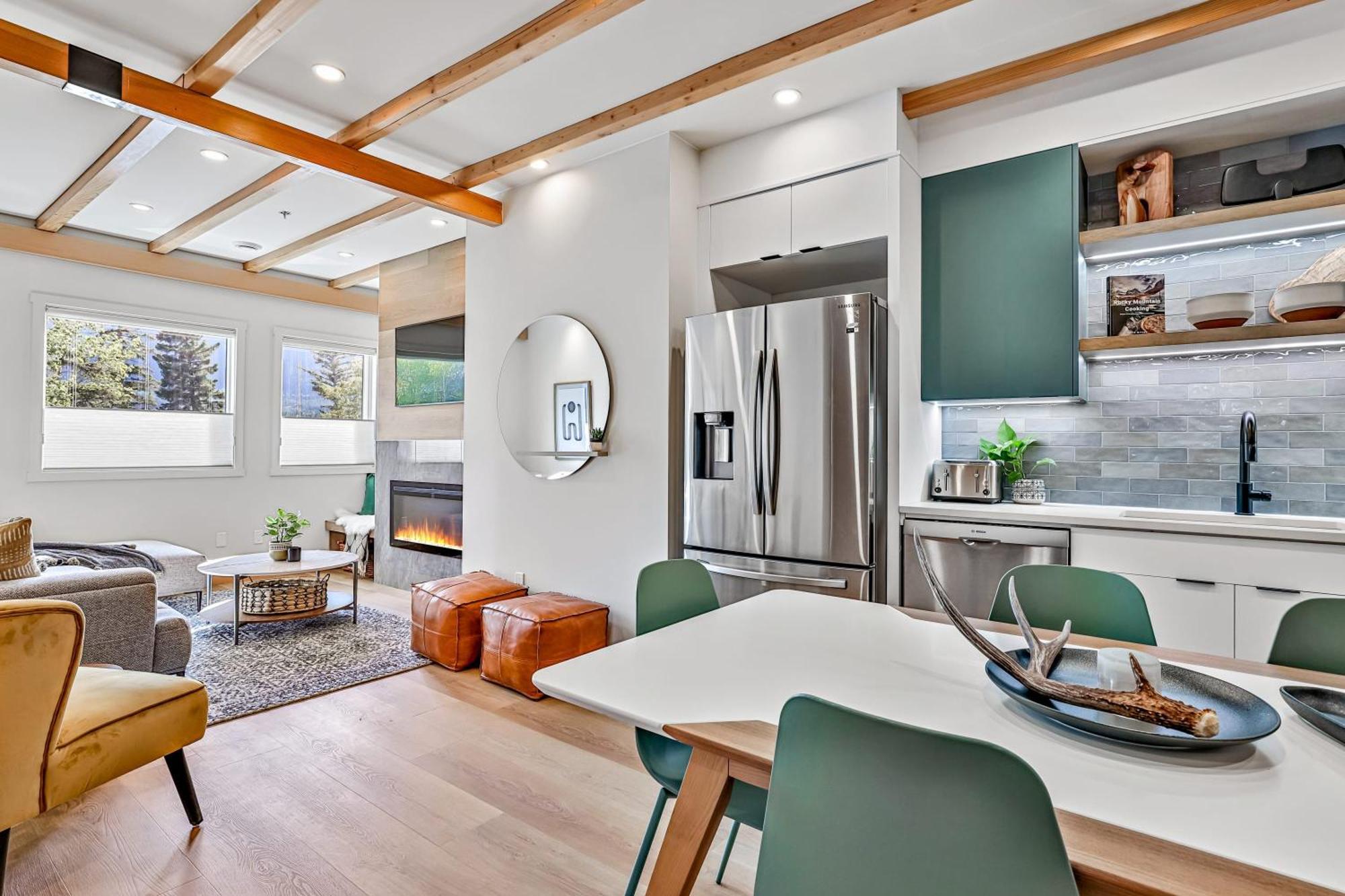 Ravens Crest Lodge - Stunning Views Perfectly Located On Main Street Canmore Exterior foto
