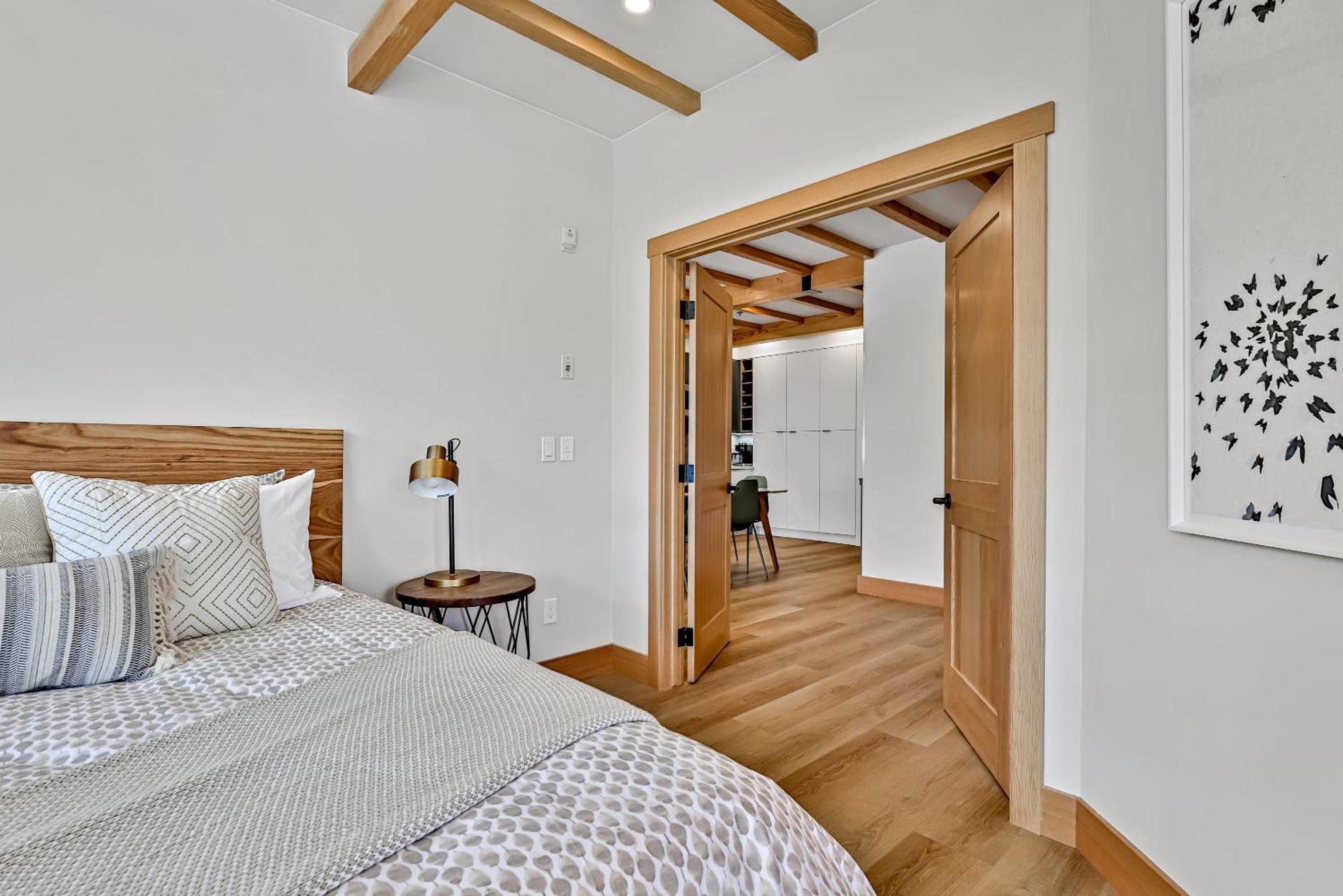 Ravens Crest Lodge - Stunning Views Perfectly Located On Main Street Canmore Exterior foto